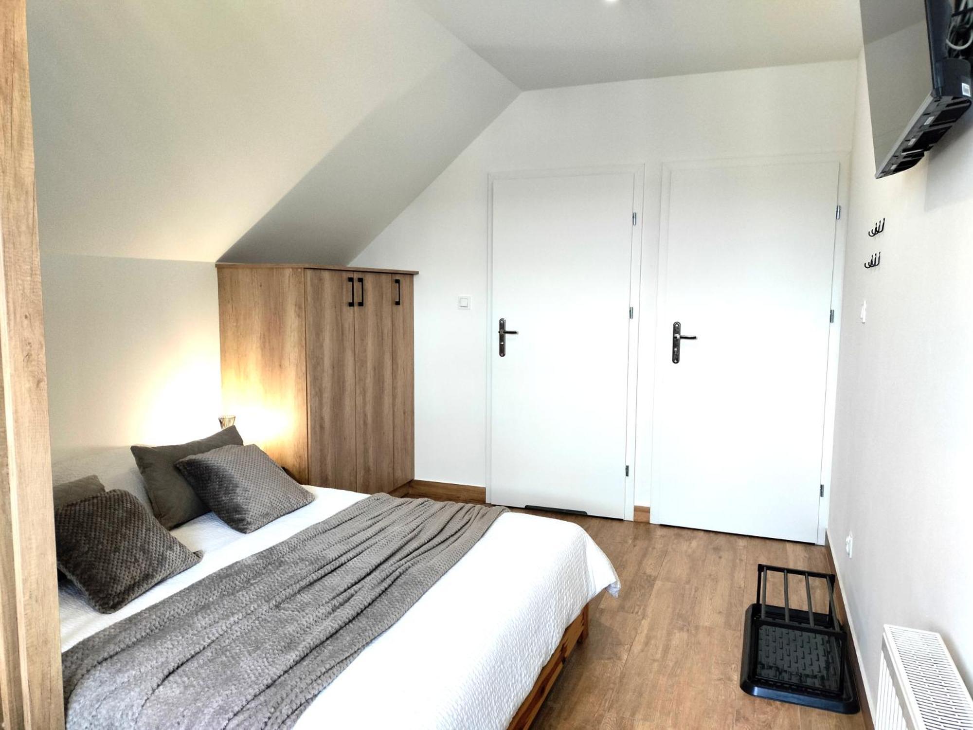 Agroturystyka Jodlowa - Rodzinne Apartamenty W Centrum Gor Swietokrzyskich - Sala Zabaw, Zwierzeta, Bilard Krajno-Zagorze Luaran gambar