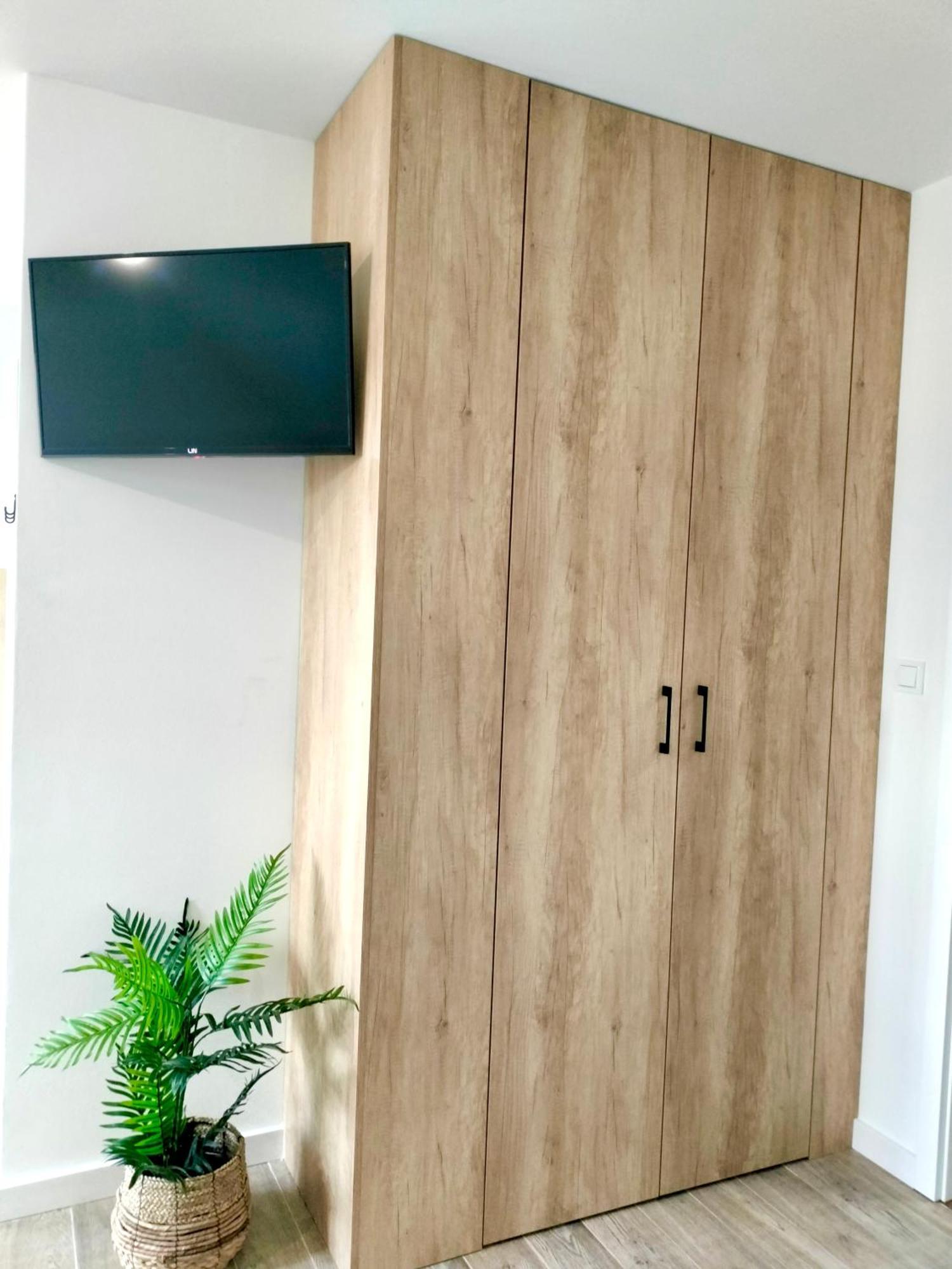 Agroturystyka Jodlowa - Rodzinne Apartamenty W Centrum Gor Swietokrzyskich - Sala Zabaw, Zwierzeta, Bilard Krajno-Zagorze Luaran gambar